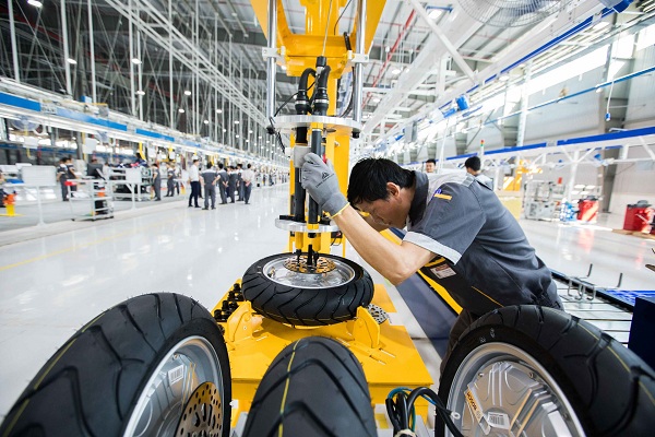 Hàng trăm linh kiện được kết nối với nhau thông qua 88 bước để hoàn thiện một chiếc xe