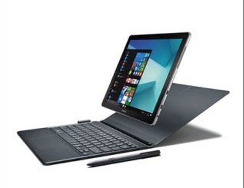2. Samsung Galaxy Book 12 inch. Vừa là máy tính vừa là máy tính bảng, Samsung Galaxy Book 12 inch gồm một màn hình cảm ứng có thể tháo rời bàn phím và một bút stylus. Với bộ vi xử lý Intel Core i5, thiết bị cho phép hoạt động rất linh hoạt như lướt Internet trên ghế phòng khách, chạy phần mềm thiết kế video, chỉnh sửa ảnh.