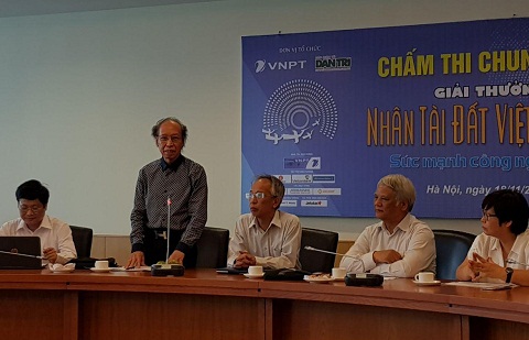 Ông Phạm Huy Hoàn - Trưởng ban tổ chức Giải thưởng Nhân tài Đất Việt 2018 phát biểu trước Hội đồng Giám khảo Chung khảo.